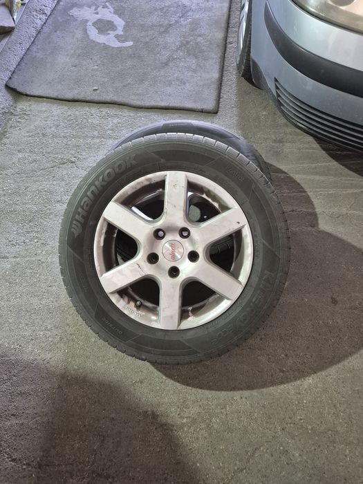 Vând jante și cauciucuri Hankook R15