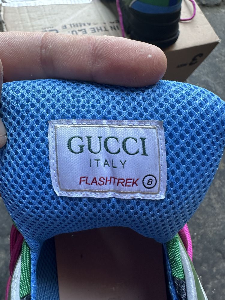Vand adidasi gucci fashtrek