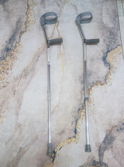 Продам костыли локтевые