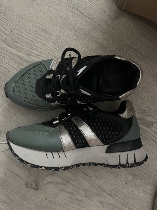 Продам кроссовки