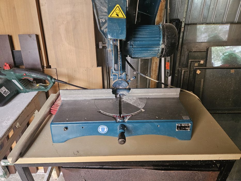 Mașina  de tăiat  (staier)