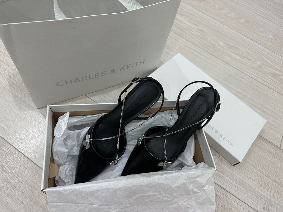 Продается Туфли charles & keith. Оригинал