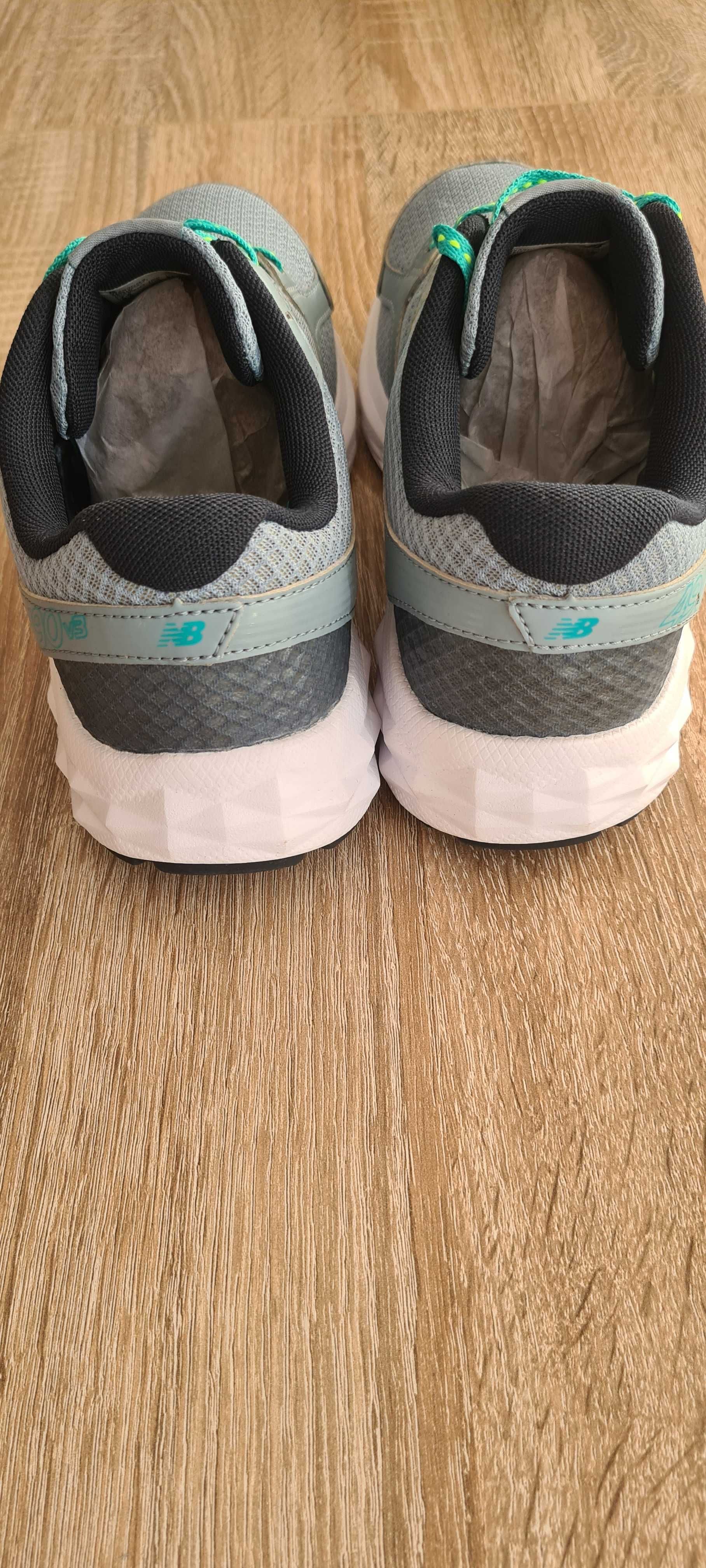 Нови маратонки New Balance § Дамски апрески Lowa