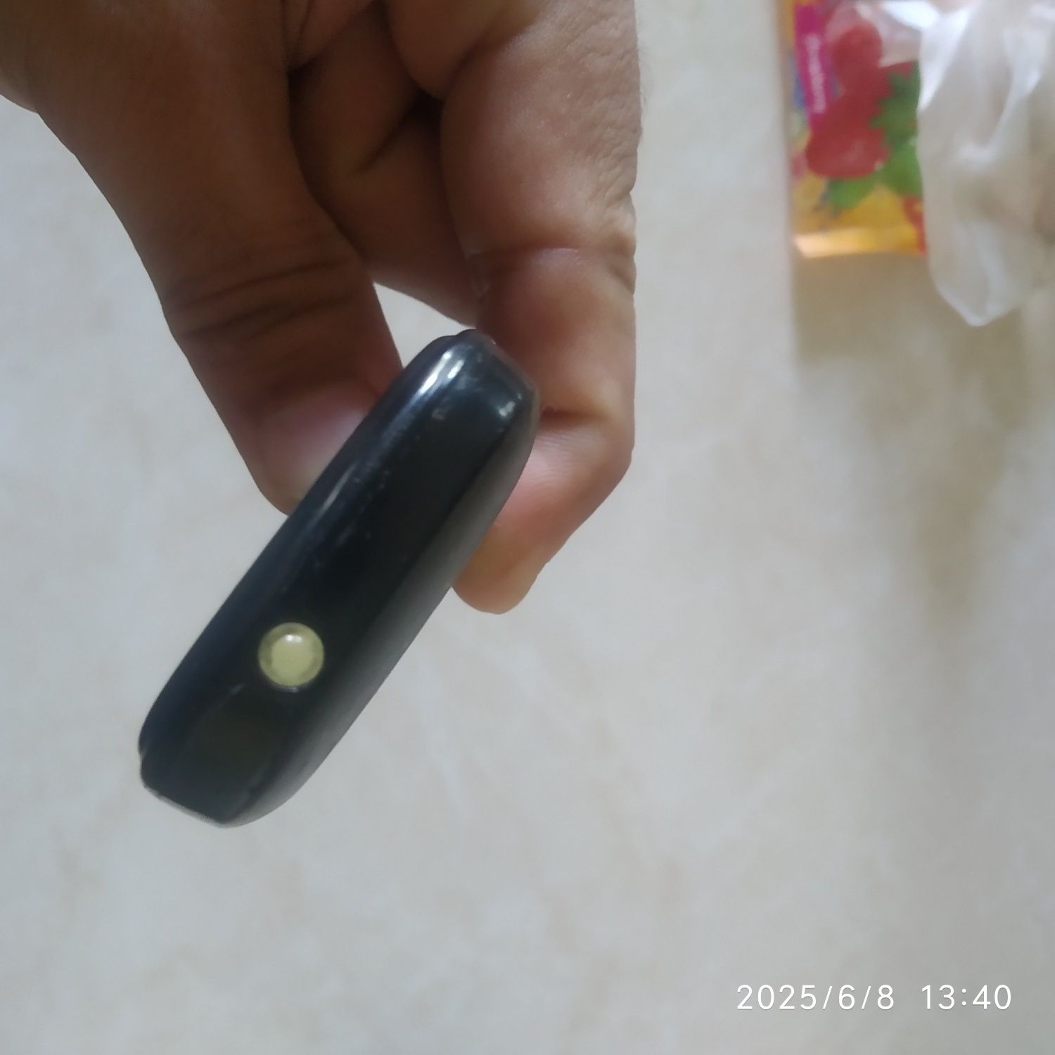 Inoi knopkalik telefon zaryadi biton