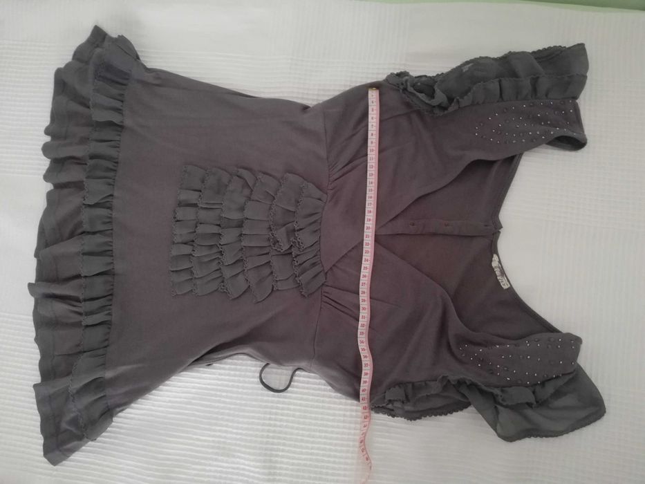 Bluză gri cu volane și aplicații, mărimea 14/M