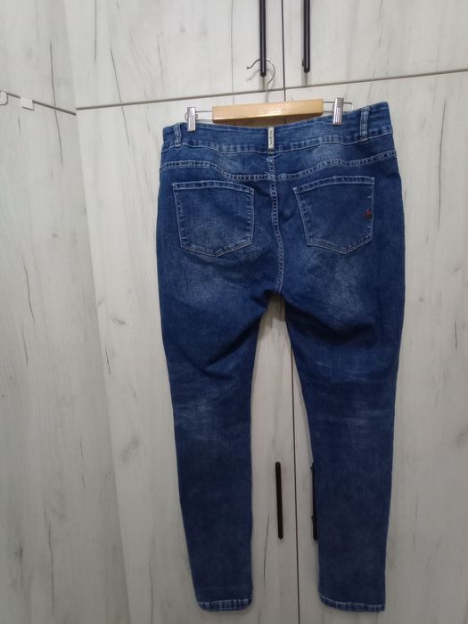 Еластични дънки слим