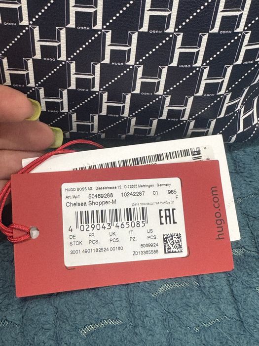 HUGO и Guess чанти