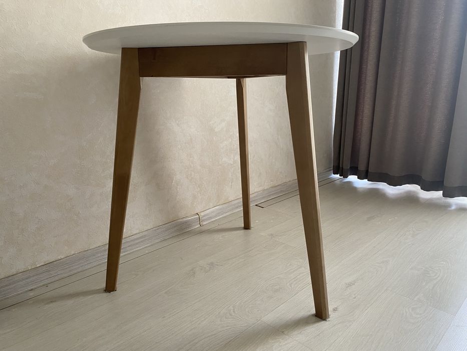 Белый круглый стол 90 см, пр-во Россия