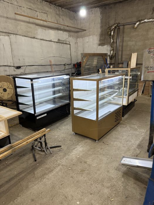 Витринный холодильник кондитерская витрина