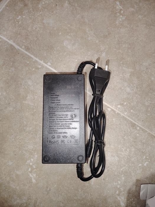 Incarcator baterie  trotineta , scutere 36v _42 v _2a