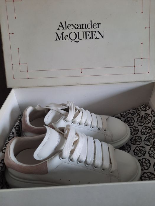 Alexander McQueen si alte firme