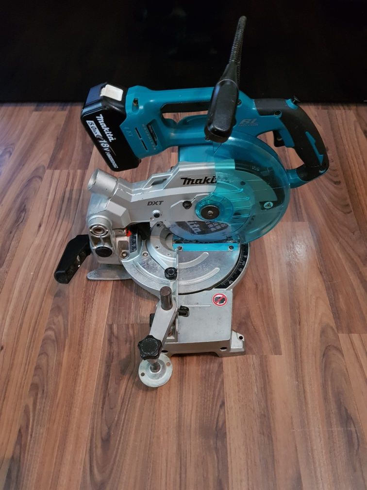 Makita DLS 600,fierăstrău circular staționar,pentru tăieri înclinate.