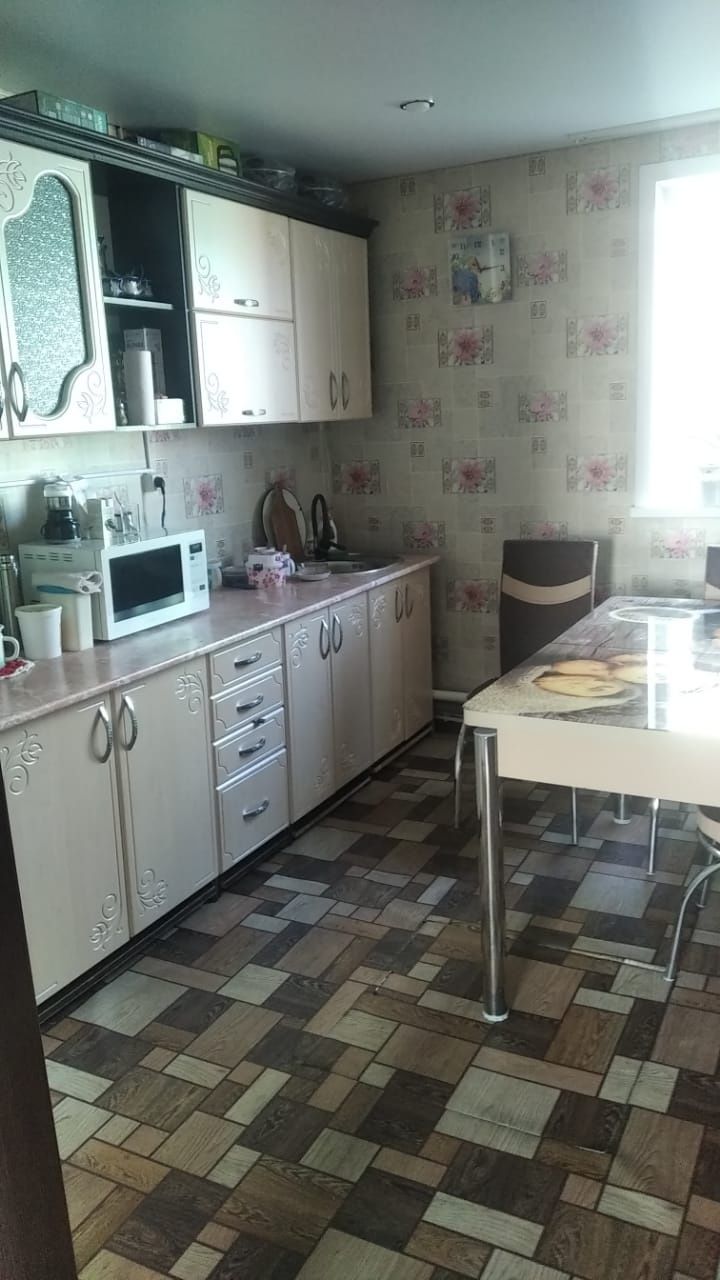 Продается дом в селе Бесколь желая площадь 110кв.м
Земля 10соток.
Имее