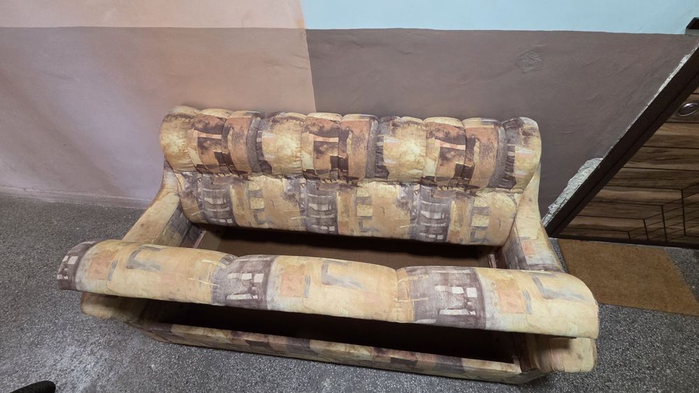 Триместен класически диван