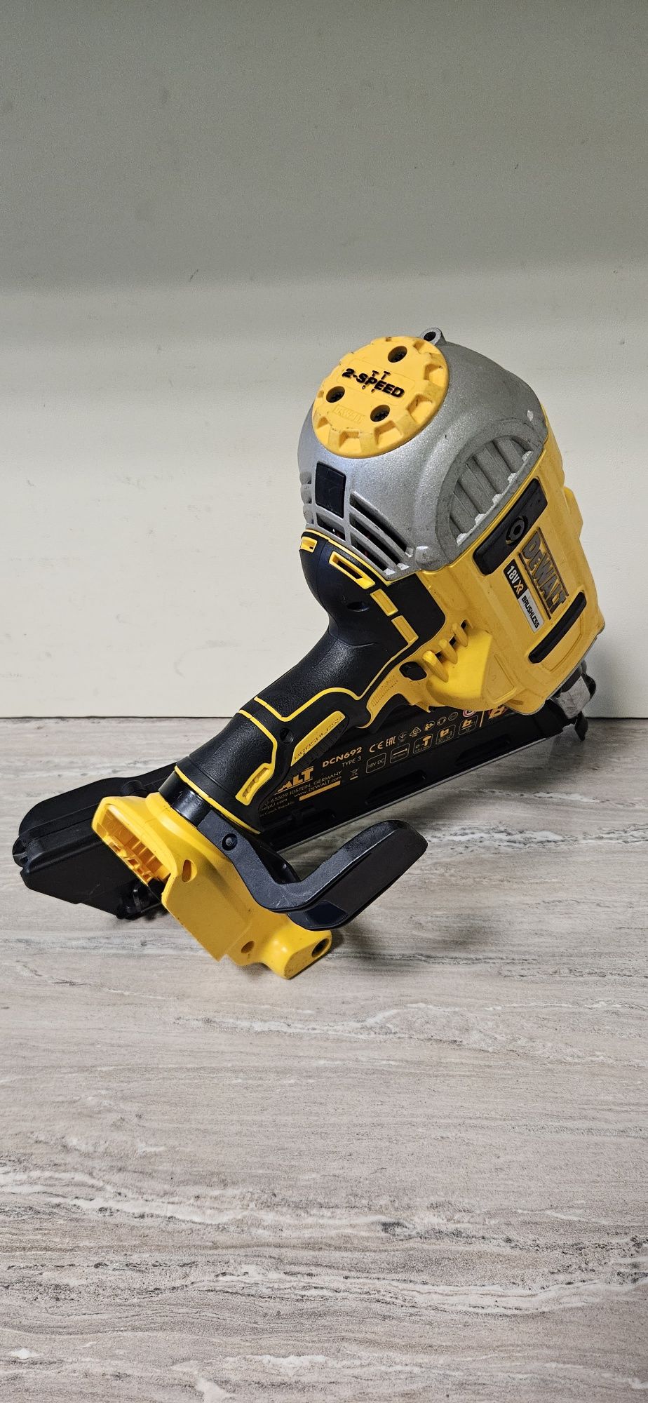 Dewalt Пистолет за пирони DCN692 18V