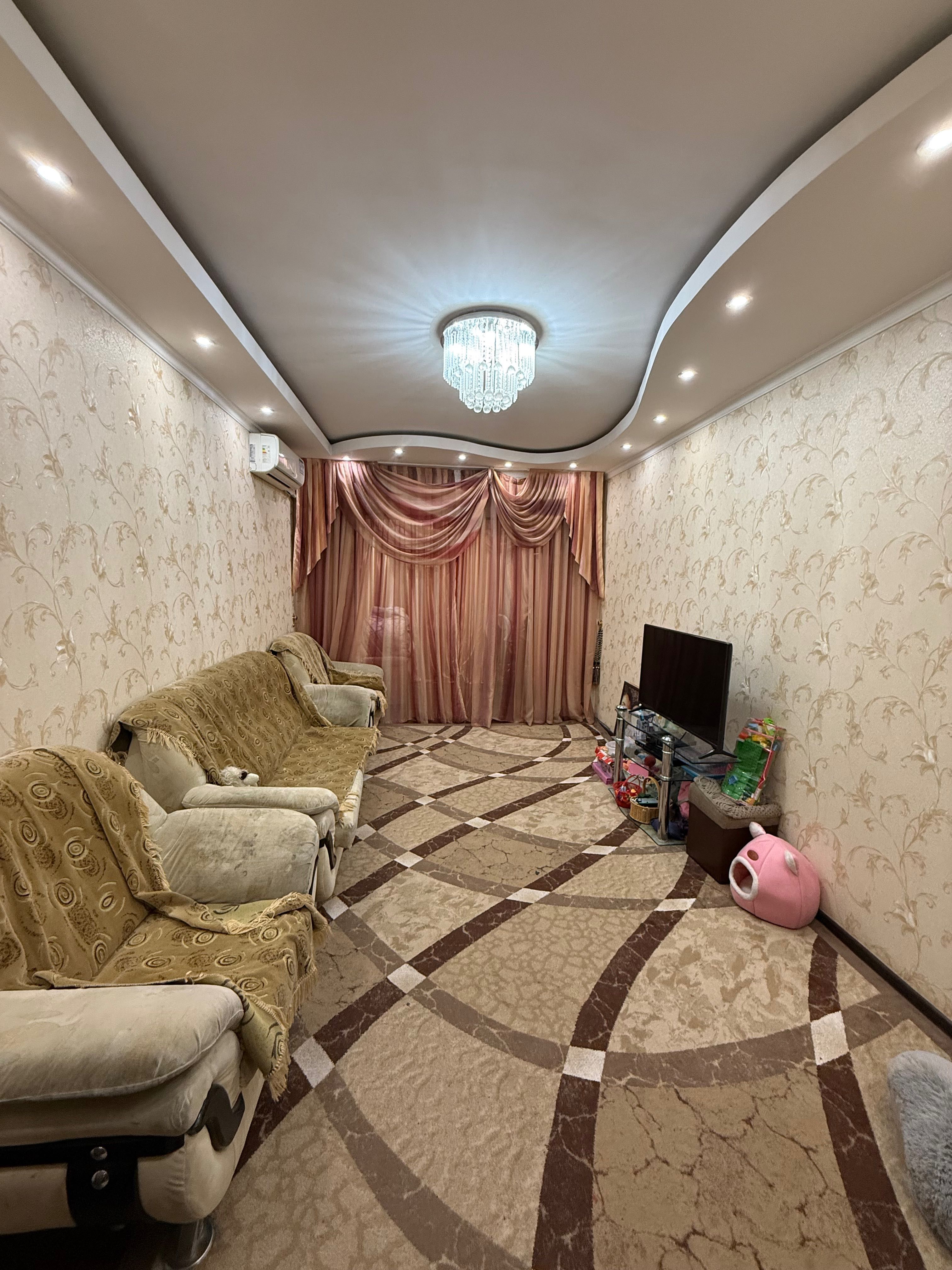 Продается 4х комнатная квартира в Яшнобадском районе. Цена: 85.000$
