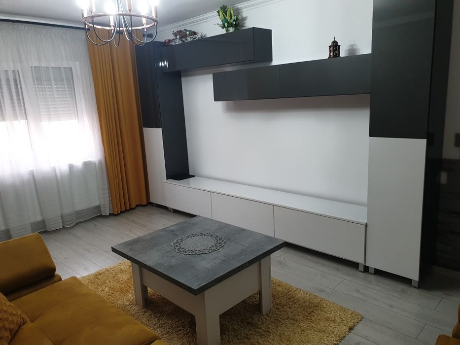 Apartament cu 3 camere decomandat,  renovat, mobilat si utilat