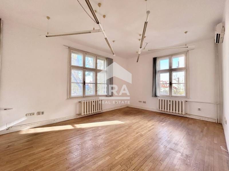 Продава се Къща в София, Център - 1060 кв.м за 3585 €/кв.м - Снимка #5