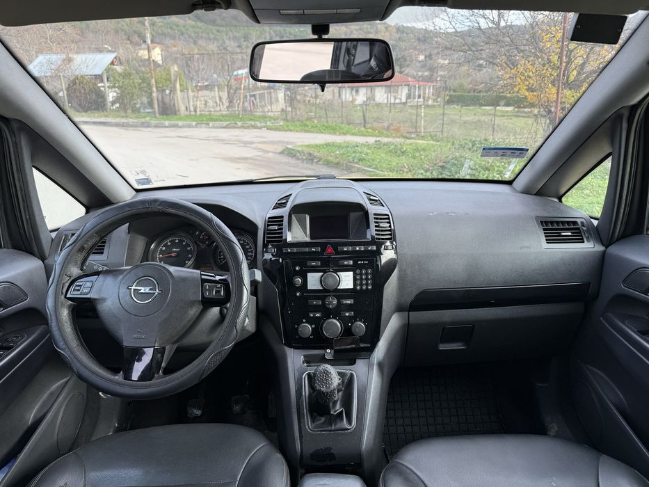 Opel Zafira 1.6 Газ-Бензин 7 Места Климатроник Зимни гуми Кожен салон