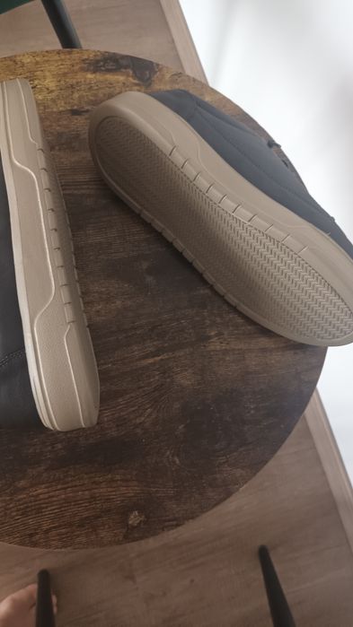 Vând pantofi casual/adidași pt bărbati