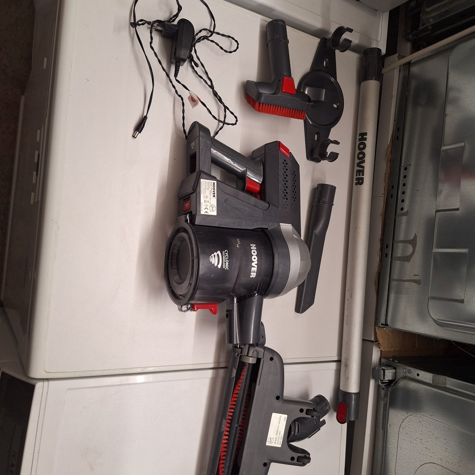 Прахосмукачка Hoover с два броя батерия