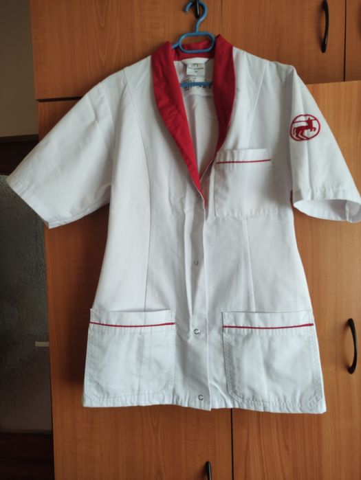 Vând costume medicale  damă