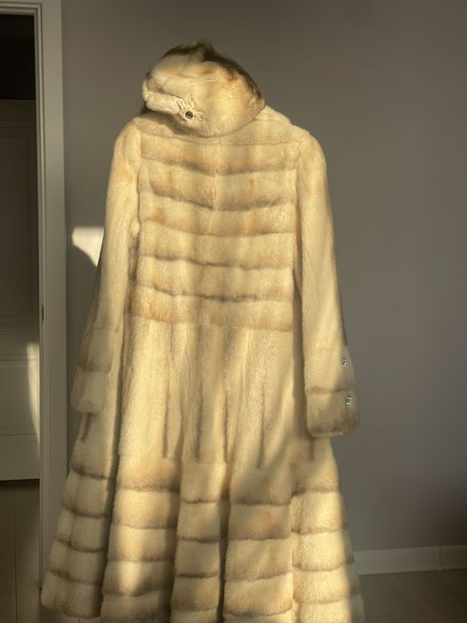 Продам норковую шубу бу