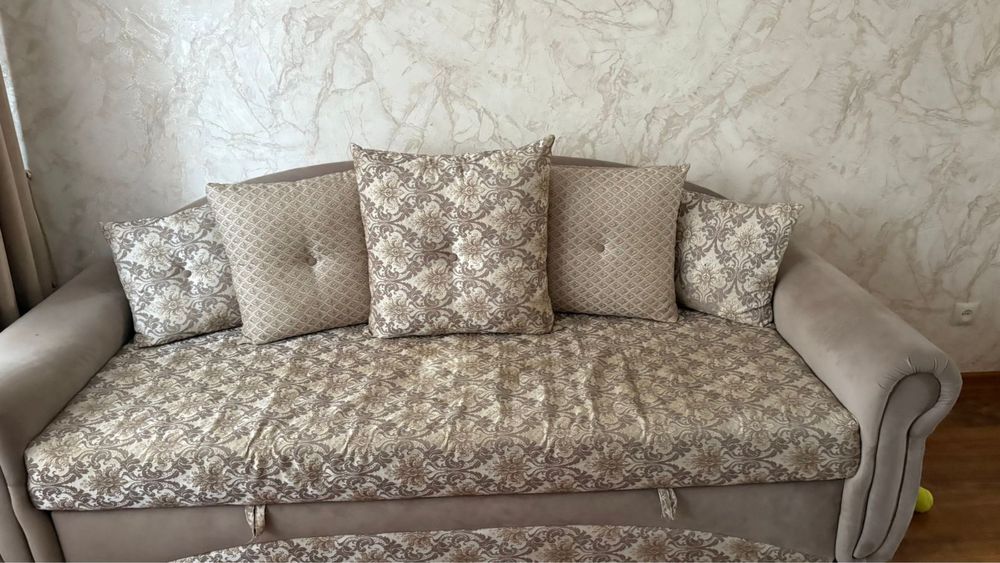 Диван раскладной в хорошем состоянии