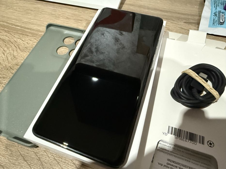 Продавам Motorola edge 60 pro 12/512 gb.