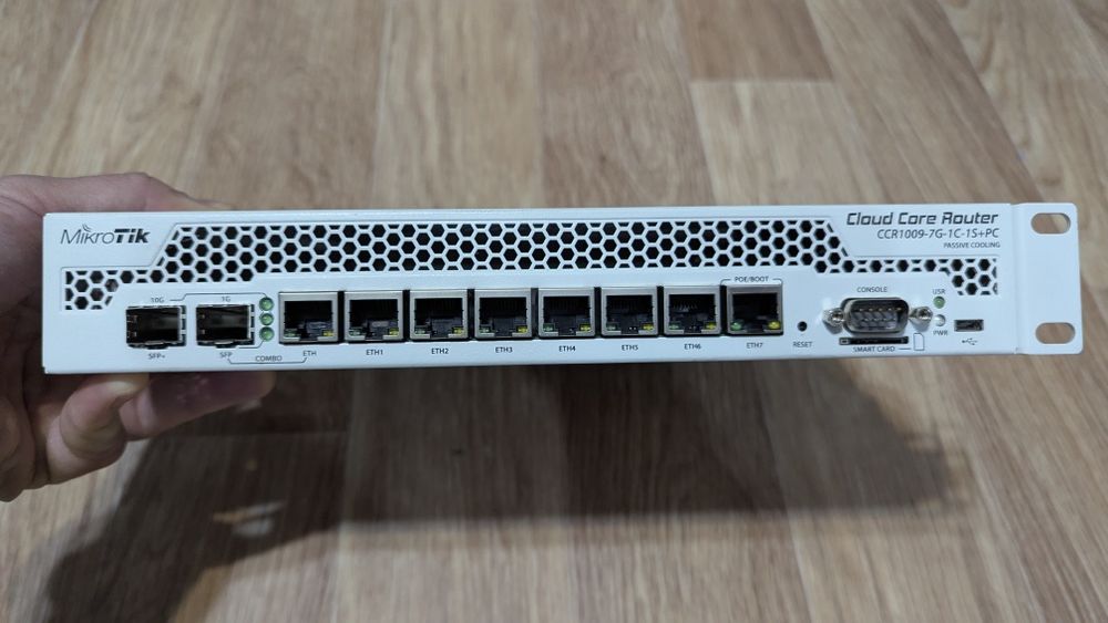 Сетевой маршрутизатор (роутер) Mikrotik CCR1009-7G-1C-1S+