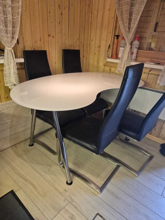 Masa si 6 bucat scauna piele