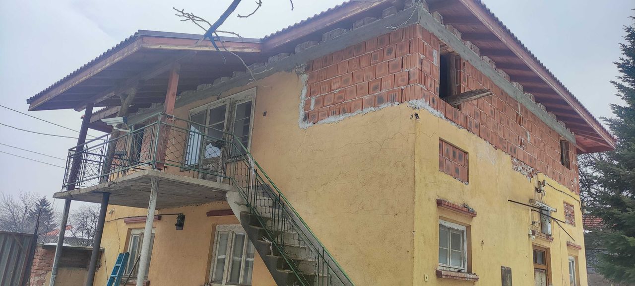 Продава се Къща в Клисура - 180 кв.м за 389 €/кв.м - Снимка #1