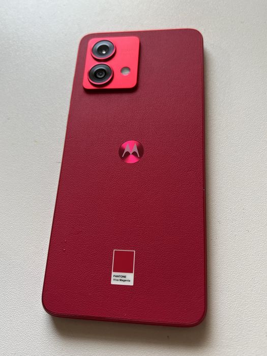 Motorola g84  256gb red почти новый