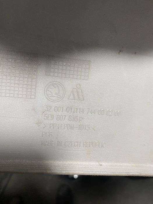 Scut bara ornament spate Skoda Octavia 3 Scout