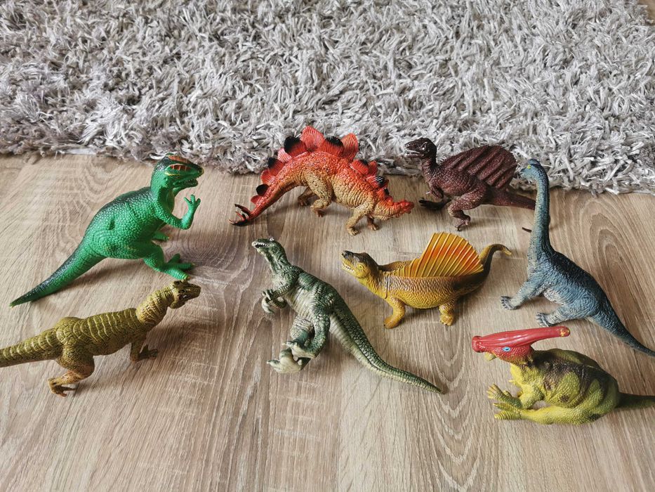 Продавам детски играчки за момче Динозаври, домашни животни