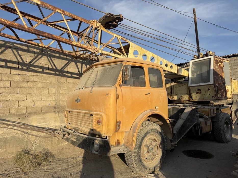 Avtokran 1986 yil . Tokda ham ishlaydi