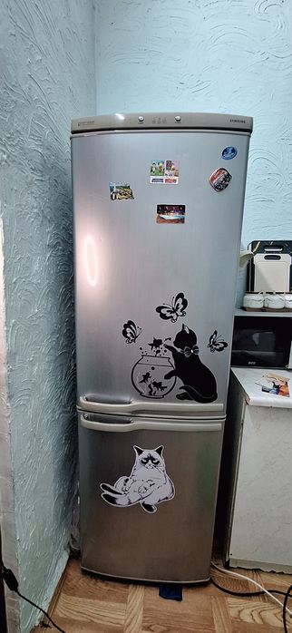 Холодильник Samsung