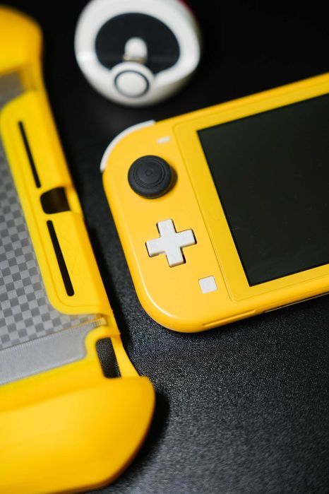 Nintendo Switch Lite galben MODAT cu Chip card 128 GB Samsung