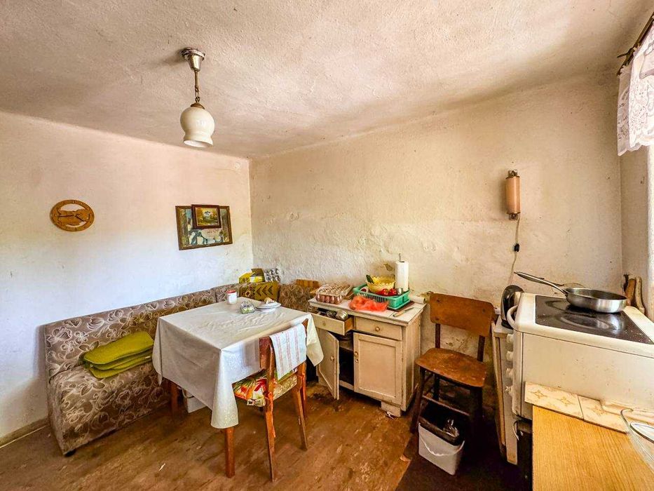 Двуетажна къща с двор в центъра на град Средец, област Бургас