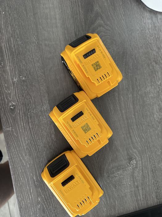 Baterie Dewalt 5 ah 18 v / Baterii Parkside 12v  2 ah / 12v 4 ah
