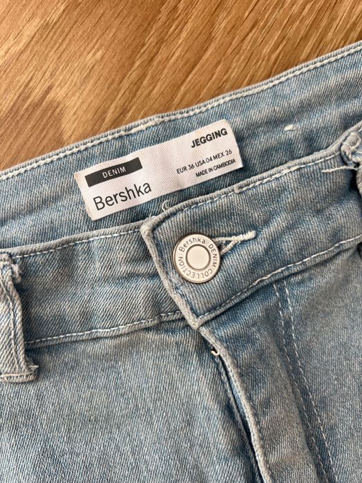 Дънки Bershka нови