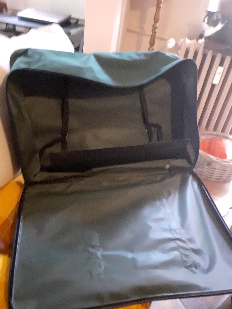 Чанта за пътуване ,по плоска с продълговата форма