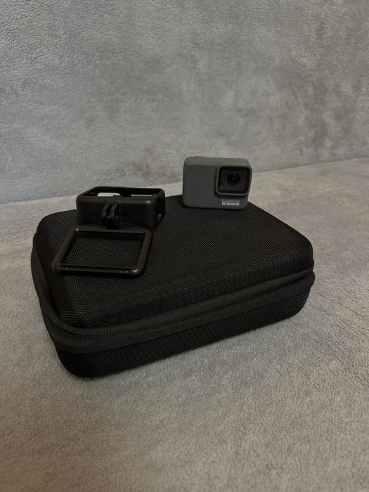 GoPro 7 Silver с подарък аксесоари за закачване.