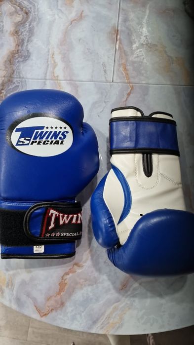 Новые боксерские перчатки на ребенка