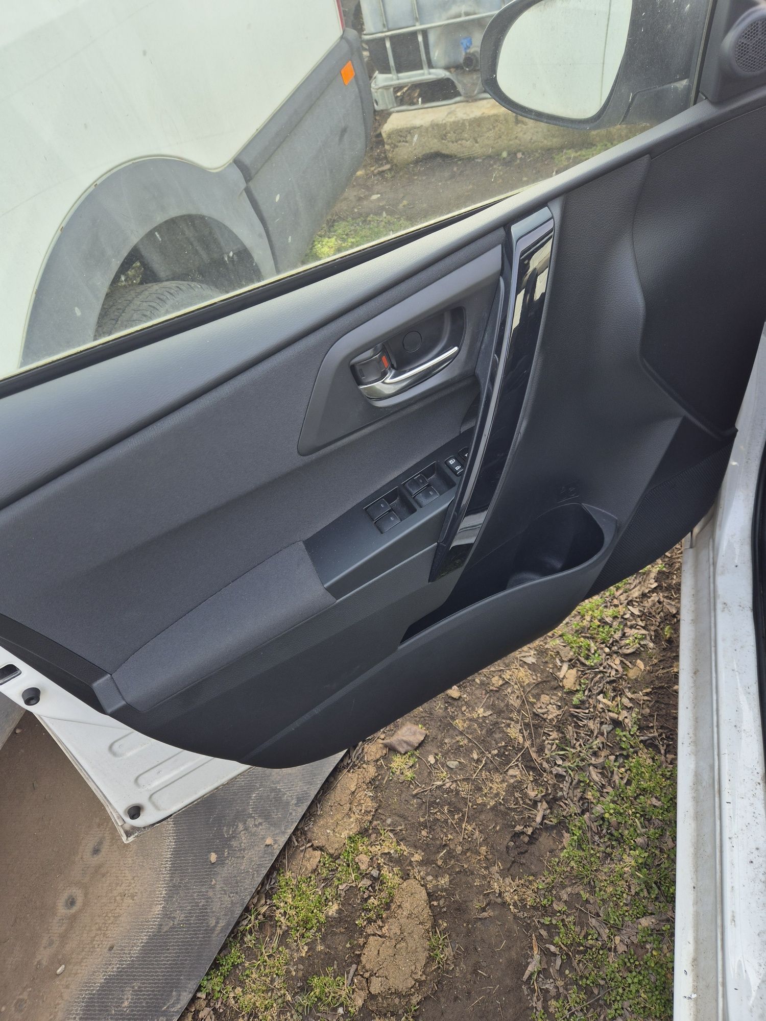 Interior Toyota Auris Hybrid Break 2013-2018. Volan stinga.