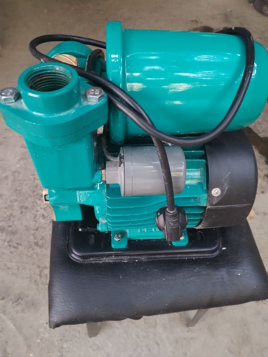 Автоматически водяной насос LEO 750A