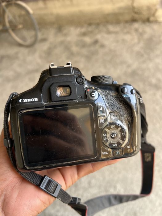 Canon 6D va Canon 1300D sotiladi