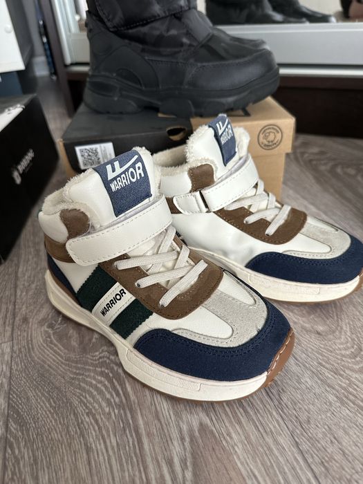 Продам кроссовки осенние, 32 размер, втотличном состоянии