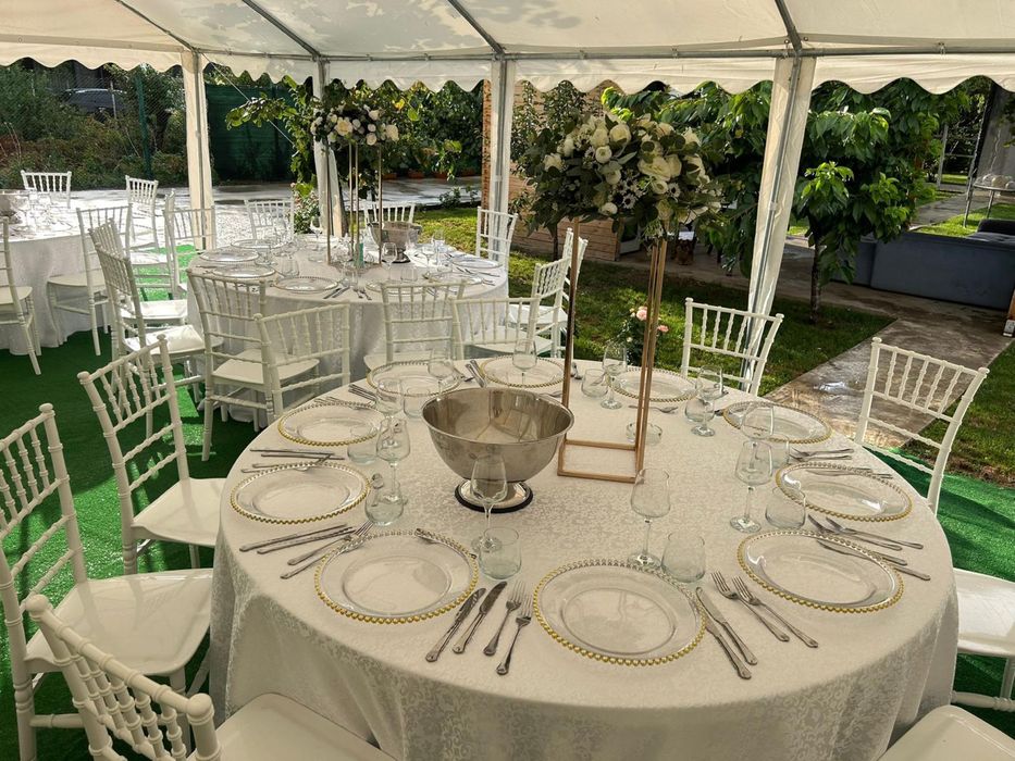 Inchiriem corturi, mese , scaune , vitrine frigorifice dozator de bere