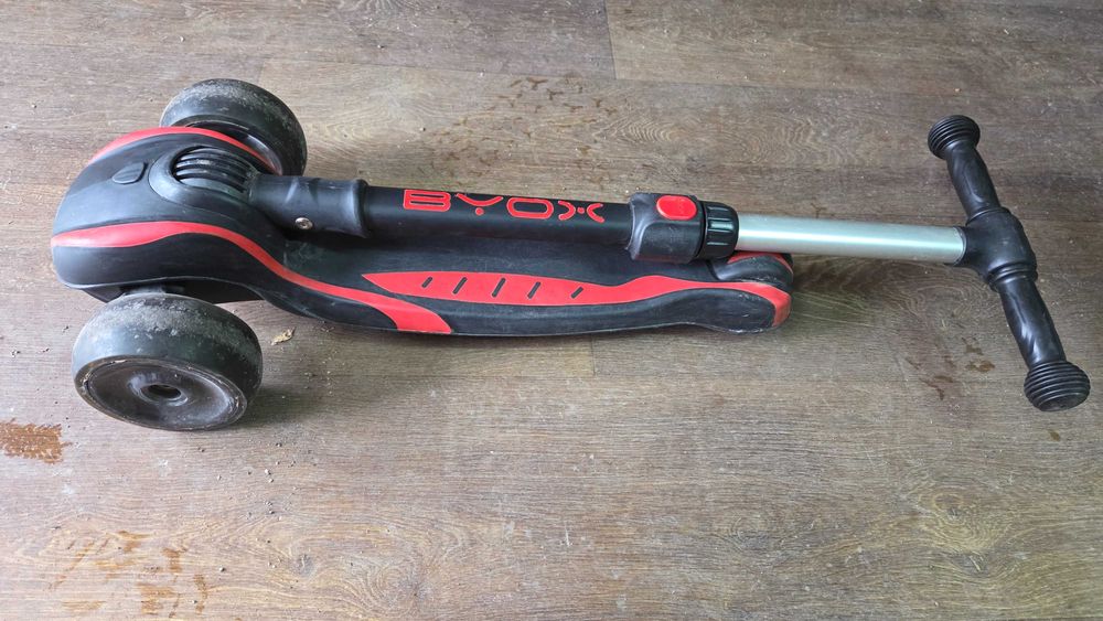 Тротинетка Byox със светещи гуми